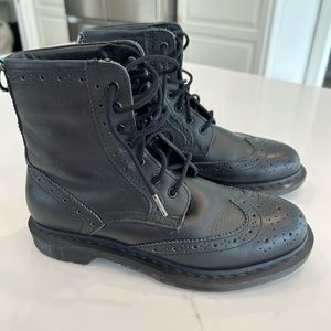 Women’s Beffon wingtip combat boots Size 7.5